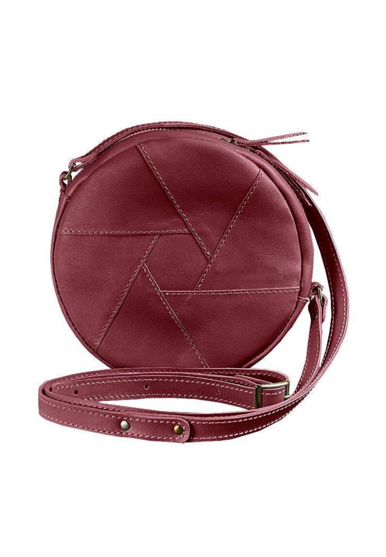 Round Crossbody Bag for Women, Bordo Circle Shoulder Bag, Compact Everyday Purse with Adjustable Strap, Minimalist Fashion Accessory