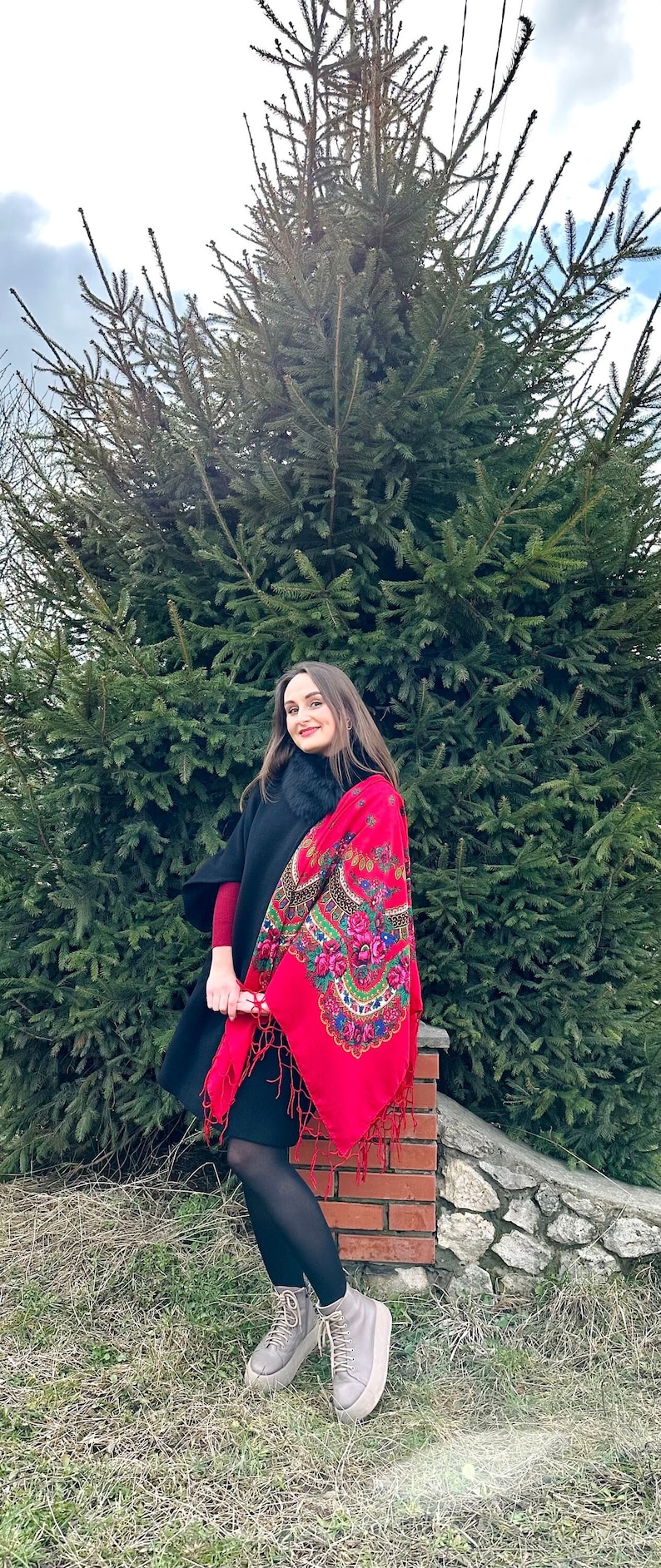 Ukraine traditional scarf, Red wool fringe scarf, Botanical shawl, Large shawl with roses, Wool wrap, Printed floral wrap, Winter scarf