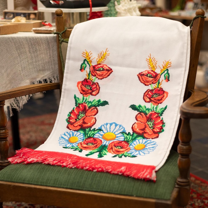 Hand-embroidered table runner with vibrant floral design – Red poppies, daisies and wheat motif, Rustic home décor gift idea