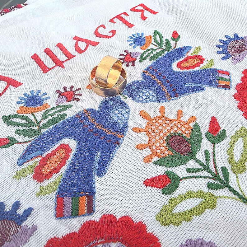 Ukrainian Wedding Rushnyk Towel 0.31×2.40 m, Embroidered Doves and Flowers, Traditional Slavic Ceremony Bread and Rings Cloth with Fringe