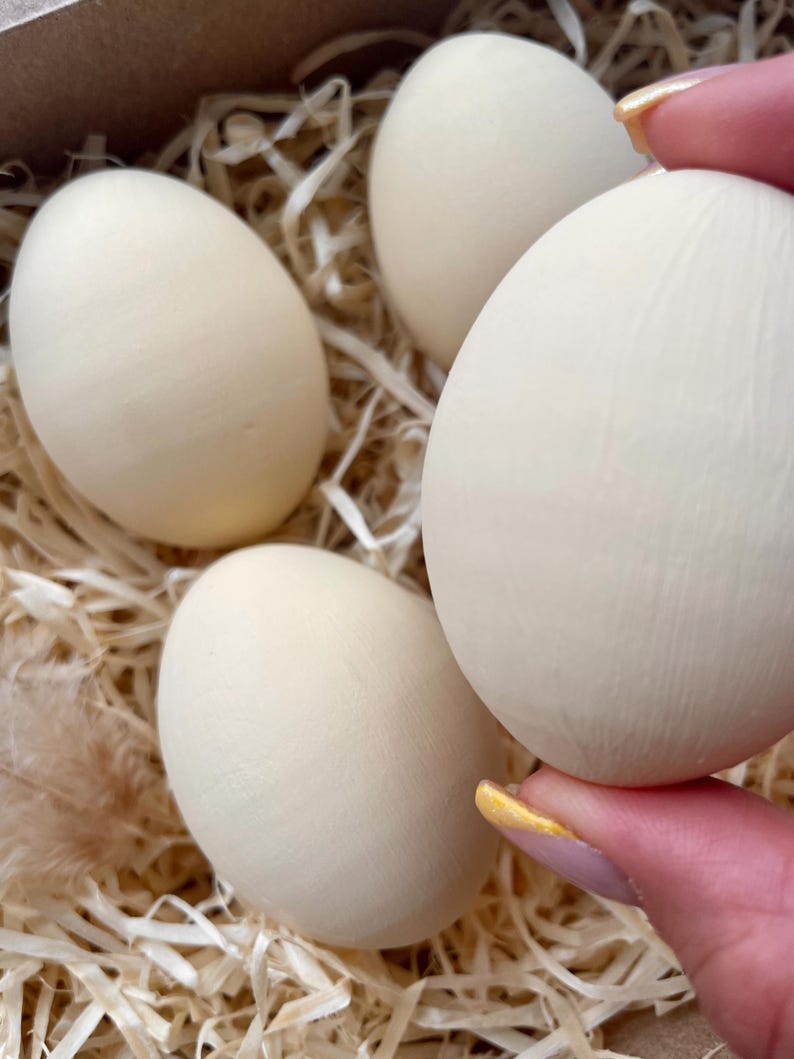 Hand painted vanilla cream Easter egg, Neutral beige decorative egg, Minimalist spring decor, Natural farmhouse ornament, Custom set